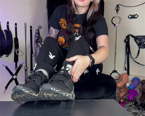 Lexiegrll Foot Fetish, Foot Worship & Cuckold Videos